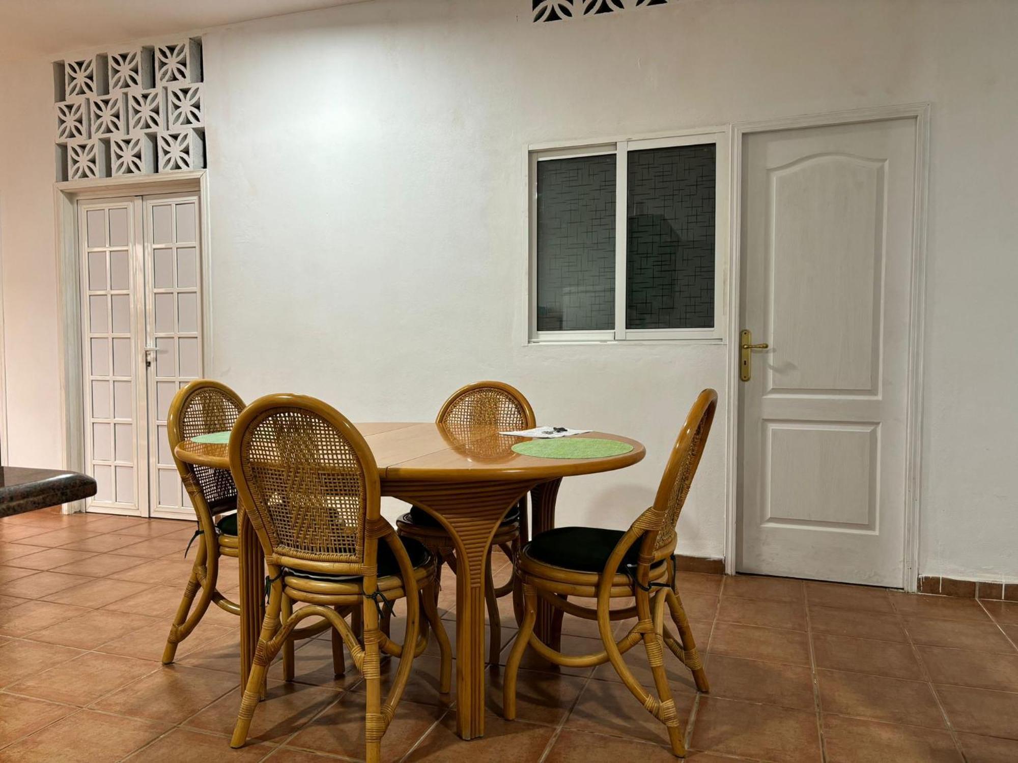 Habitacion Matrimonial En Un Bajo Bano Compartido Areas Compartidas Abades  Esterno foto